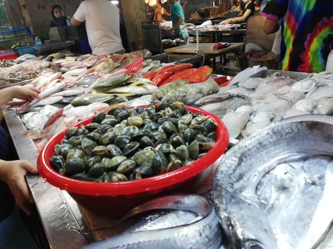 カルティマールマーケット　Cartimar ウェットマーケット　鮮魚　魚介　アサリ